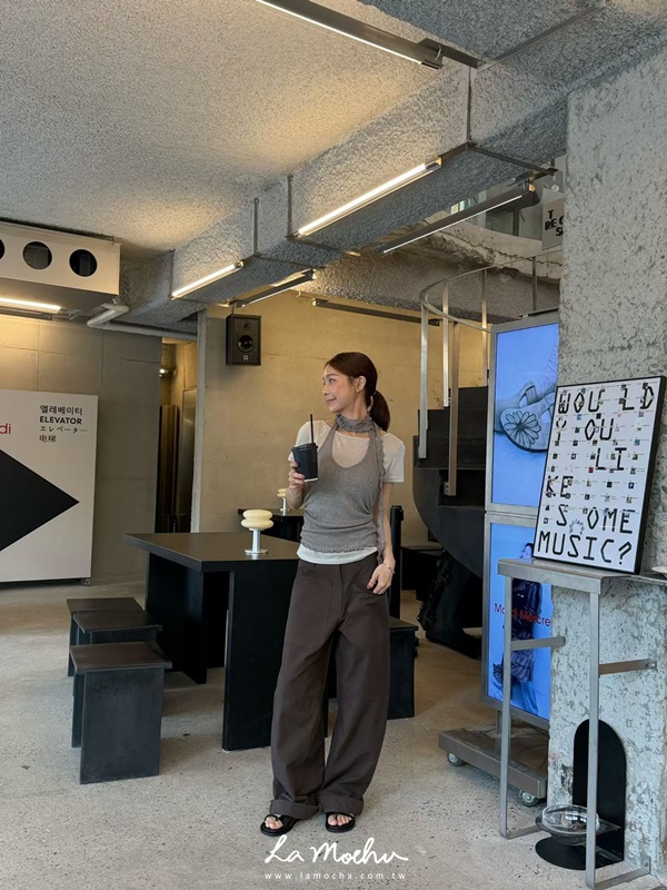 姊姊感剪裁直筒工作褲